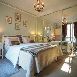 D : Louvre Elegant Bed & Breakfast