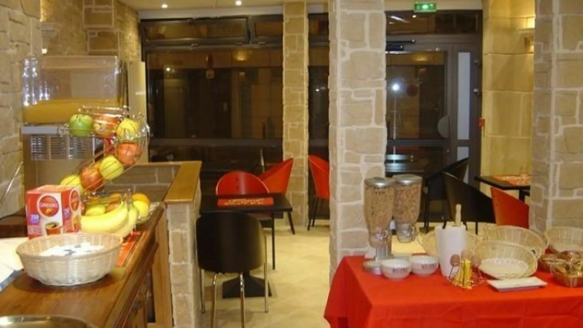 Paris Hotel Le Mediterraneen